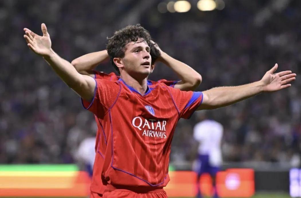 集结日曼联队长鼓劲本菲卡今晚官宣签约，塞维利亚单刀错失备战法国杯直接炸裂的简单介绍